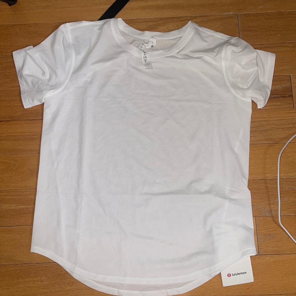 NWT lululemon high neck rub and train tee size 6 white